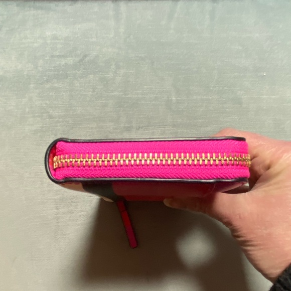 Kate Spade long bright stripe zip around wallet, EUC 8”x4”x1”, much storage - Picture 7 of 17
